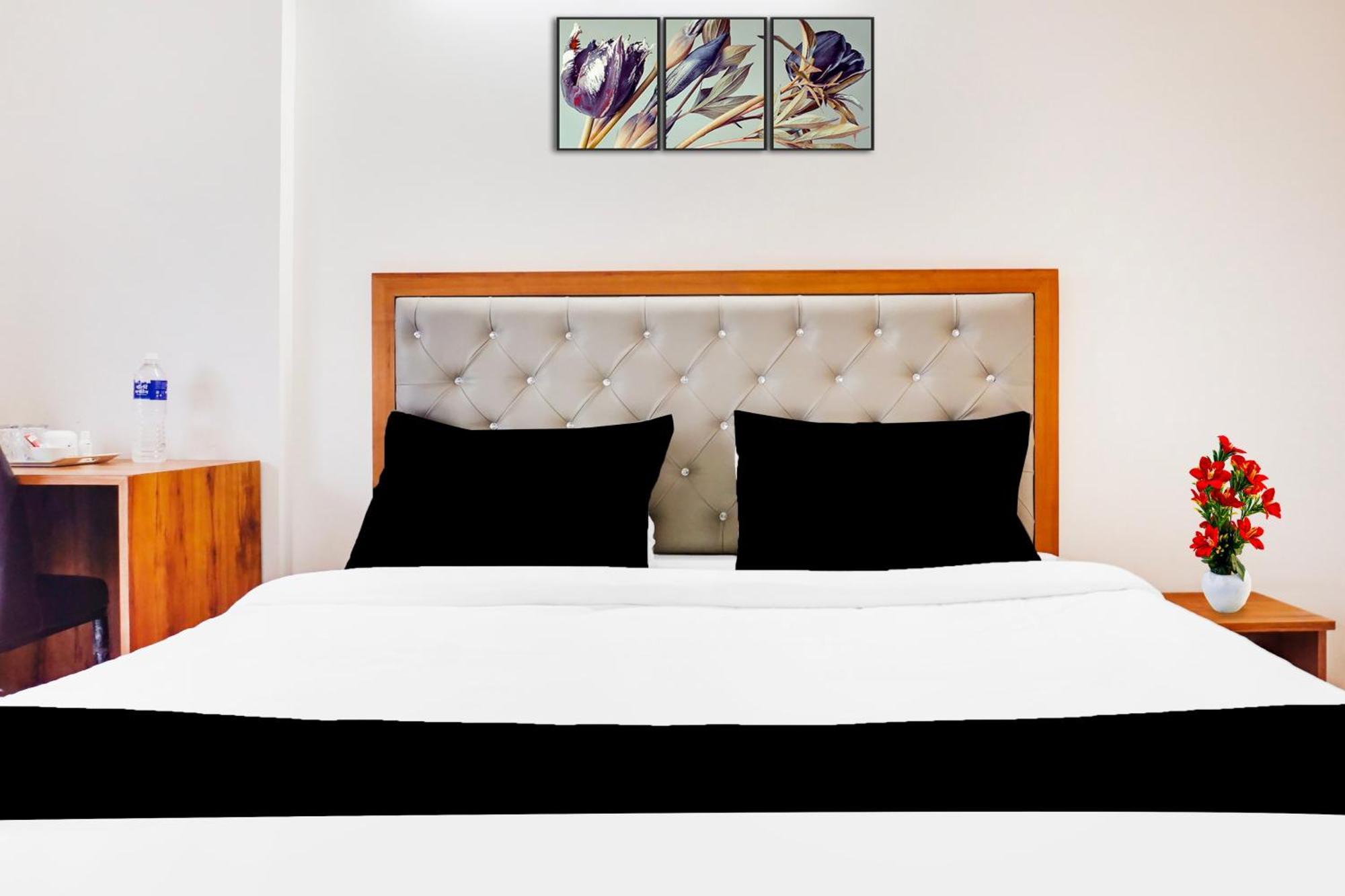 Super Townhouse Lohegaon Near Pune Airport Formerly Landmark Regency Lohogaon Εξωτερικό φωτογραφία