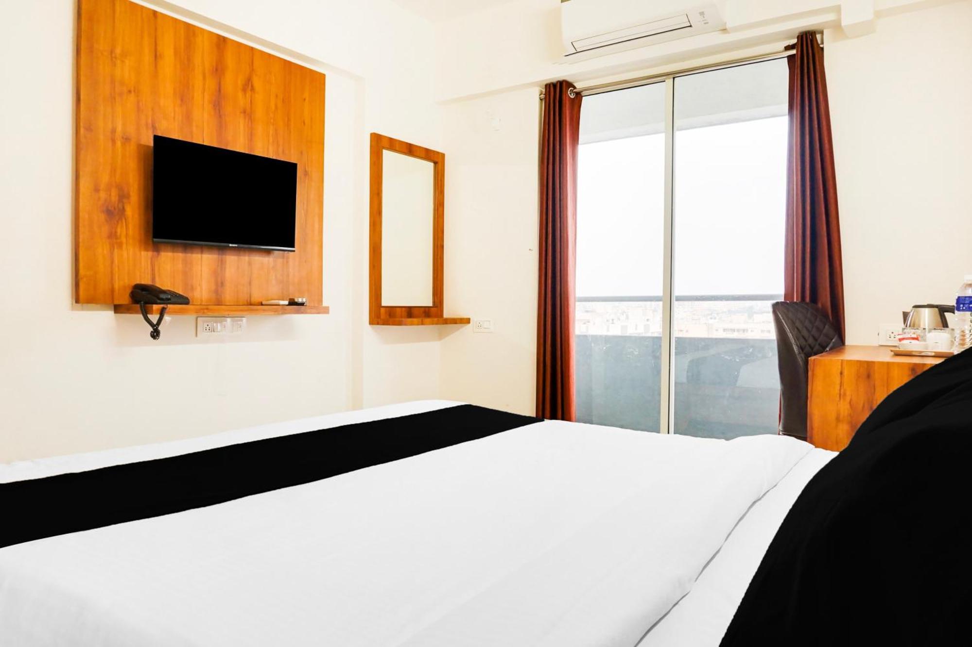 Super Townhouse Lohegaon Near Pune Airport Formerly Landmark Regency Lohogaon Εξωτερικό φωτογραφία